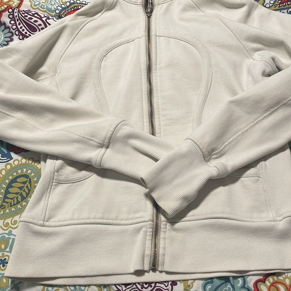 Lululemon scuba jacket. In good condition, no holes no rips no tears. - Picture 2 of 6